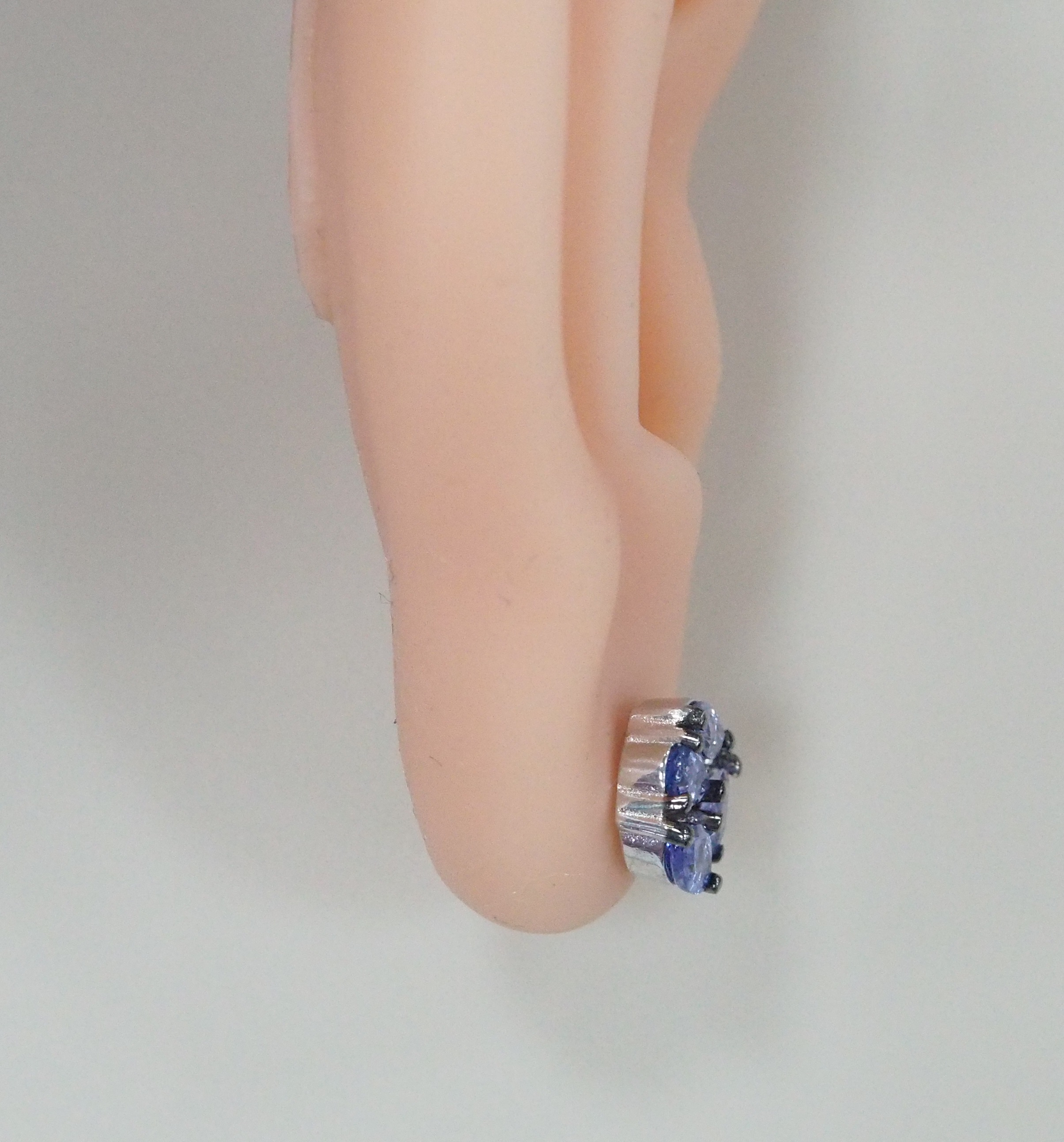 Серебряные серьги-пусеты с танзанитами